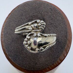 VTG Sterling Silver 925 Floral Motif Bypass Design Spoon Ring Size 6.5